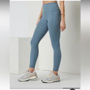 Vuori Studio Pocket Legging- XS

Women's Performance Leggings